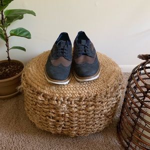 Athletic casual dockers wingtip